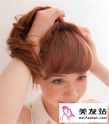 简单花苞头扎法图解 既清爽大方又甜美动人