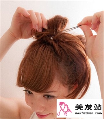 简单花苞头扎法图解 既清爽大方又甜美动人