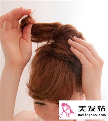 简单花苞头扎法图解 既清爽大方又甜美动人
