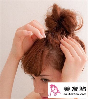 简单花苞头扎法图解 既清爽大方又甜美动人