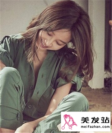 最新韩式中长发烫发发型图片 清新甜美时尚吸睛