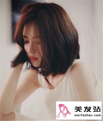 最新韩式中长发烫发发型图片 清新甜美时尚吸睛