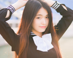 最新中分长直发发型 温婉动人女神范儿
