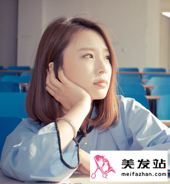 最新中分长直发发型 温婉动人女神范儿