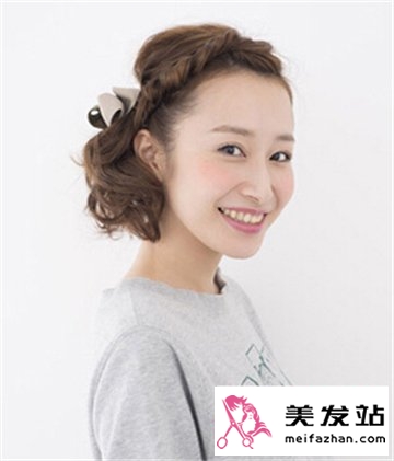 女生露额头扎发发型图片 既清爽甜美又显俏皮活力感