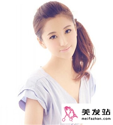女生露额头扎发发型图片 既清爽甜美又显俏皮活力感