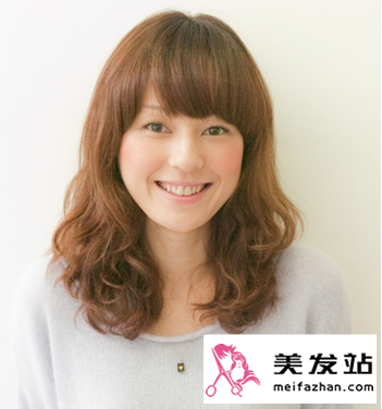 日系马尾怎么扎 侧分马尾最时尚
