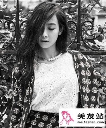 最具女人味的披肩发型图片 侧边长卷发最浪漫优雅
