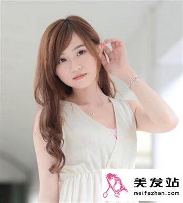 女生流行发型长发发型图片 最美发型演绎甜美清少女