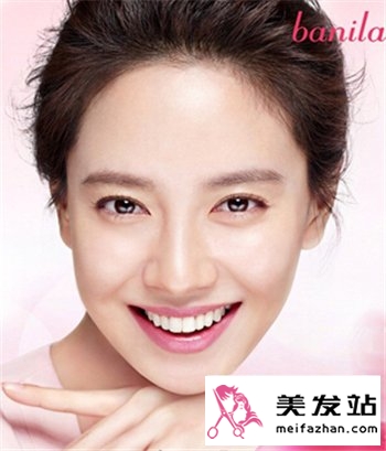 女式流行露额扎发发型 展示你满满的自信