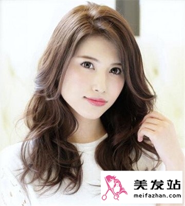 职场女性偏爱的发型设计 时尚发型凸显优雅干练气质