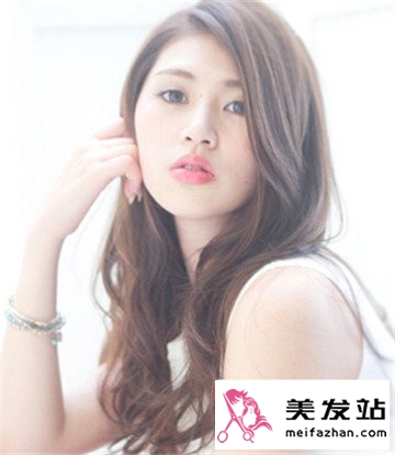 职场女性偏爱的发型设计 时尚发型凸显优雅干练气质