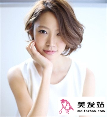 职场女性偏爱的发型设计 时尚发型凸显优雅干练气质