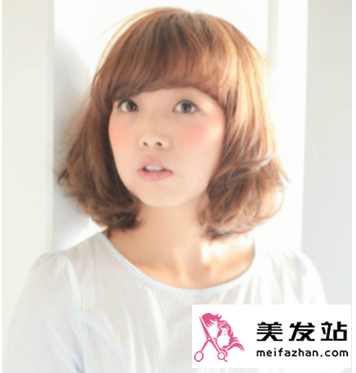 时尚烫发造型图片 甜美可人显气质