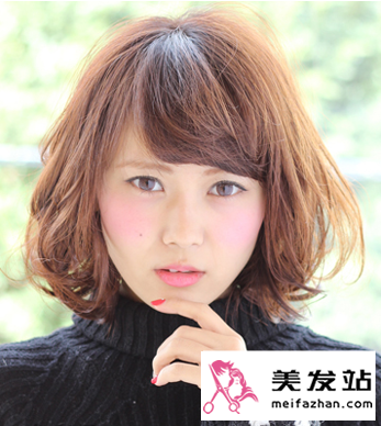 时尚烫发造型图片 甜美可人显气质