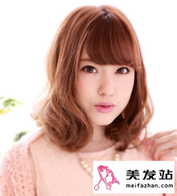 时尚烫发造型图片 甜美可人显气质