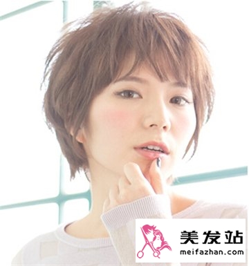 长脸女生适合的短发发型