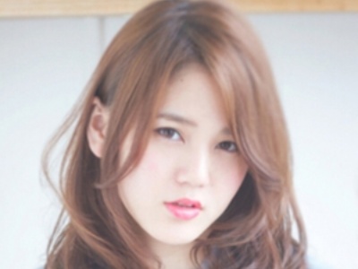 女生中长发烫发发型图片 时尚发型甜美吸睛