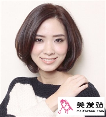 最新女生内扣蓬松发型图片 展现成熟女温婉气质风