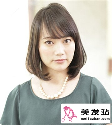 最新女生内扣蓬松发型图片 展现成熟女温婉气质风