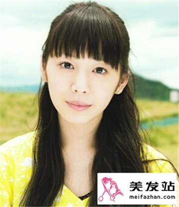 2015夏季简单扎发发型 