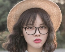 女生时尚短烫发发型 甜美造型彰显魅力