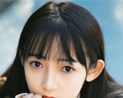 柔顺长直发 演绎清新魅力女神范