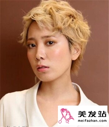 潮流短烫发发型