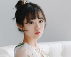 可爱发型图片推荐 甜美花苞头显气质