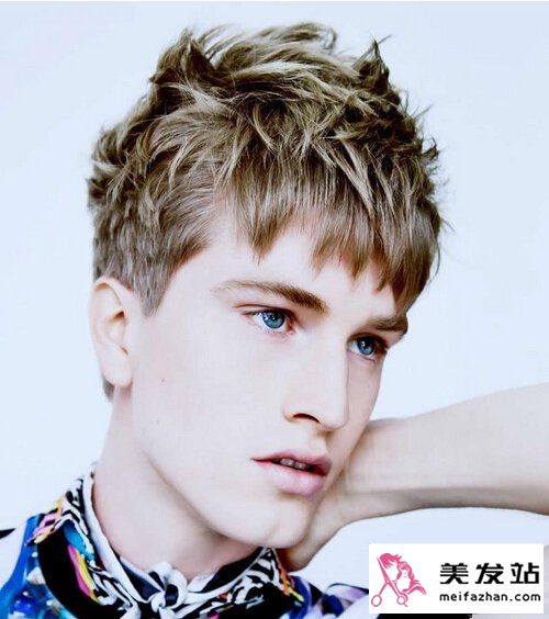显年轻发型