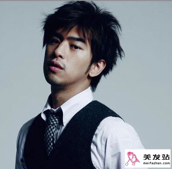 陈柏霖型男发型