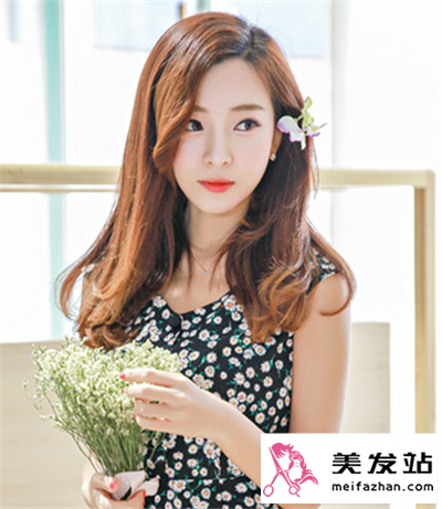 长卷发梨花头造型