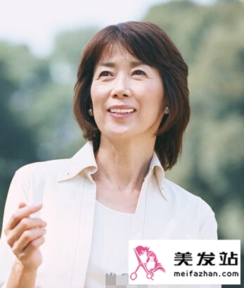 50岁左右妇女适合的发型