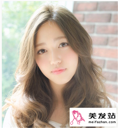蓬松烫发发型