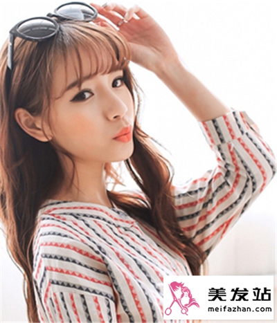 最潮流的韩式发型  简约自然变身魅力女生