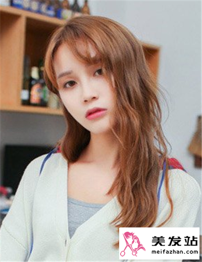 最潮流的韩式发型  简约自然变身魅力女生