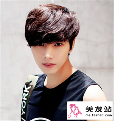 男生弄什么发型好看  九款时尚男发教你轻松做男神