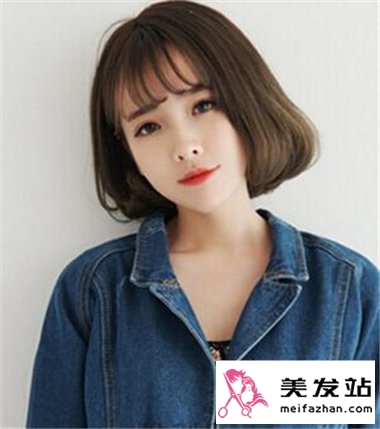 内扣中短发发型