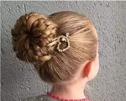 丸子头怎么扎？30秒盘出不同花样的丸子头