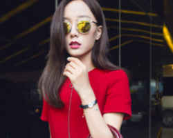 时尚卷发百搭抢眼 简约魅力女神范十足