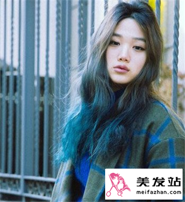 时尚挑染染发，孔雀蓝绿色魅力无限