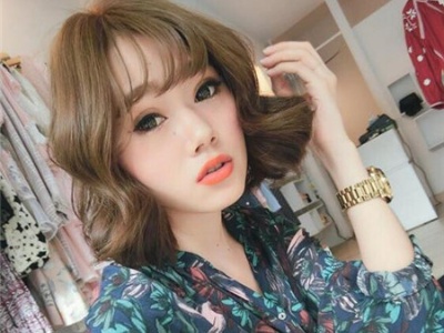 括号外翻短卷发 新型女生短发