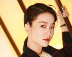 适合职场女性的气质发型 搭配西装时而霸道时而知性