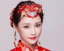 中式新娘盘发发型 穿上秀禾服让你更加魅力