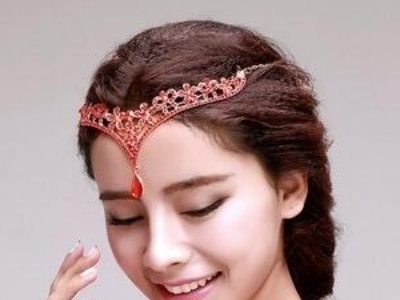 适合盘发的发饰推荐 精致额饰绽放你的美