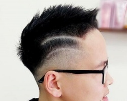 戴眼镜的男生适合什么发型 这些带眼镜发型简直帅呆了