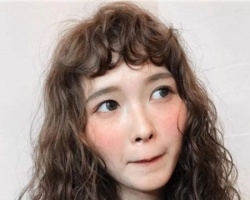 今年流行的小卷烫发 灵动俏皮塑造迷人小脸
