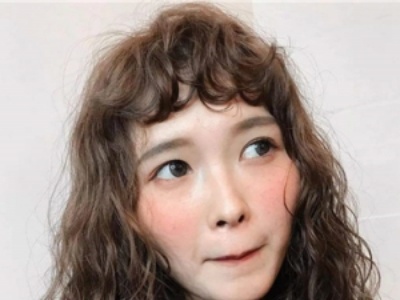 今年流行的小卷烫发 灵动俏皮塑造迷人小脸
