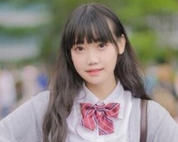 好看的学生卷发 尽显温柔青春魅力