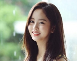 今年最流行韩式发型女中长发 好看发型看起来妩媚又迷人
